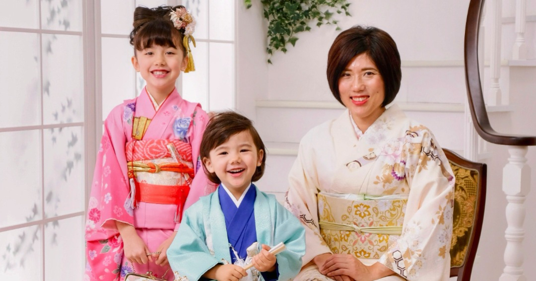 Portrait von Kaoru Uda mit ihren Kindern