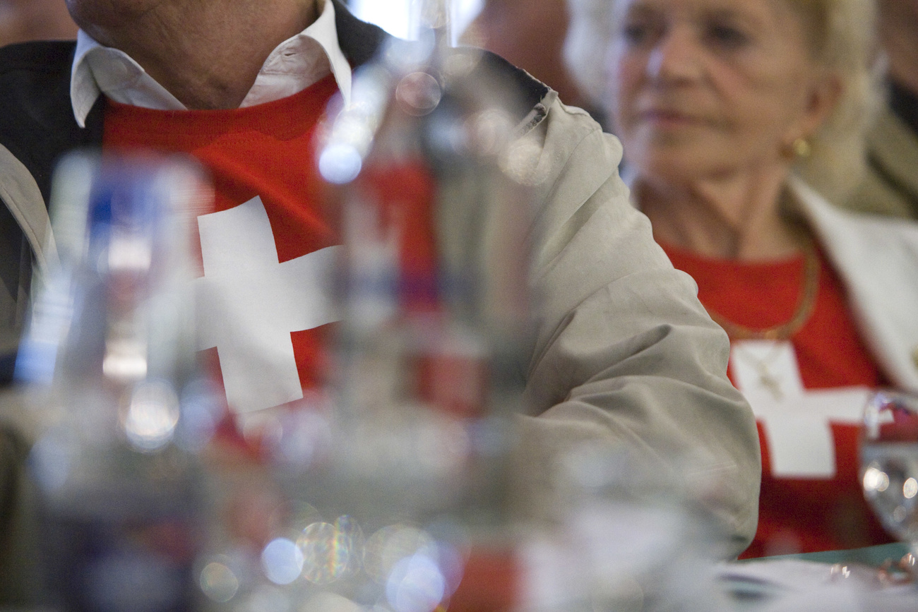 t-shirt avec croix suisse