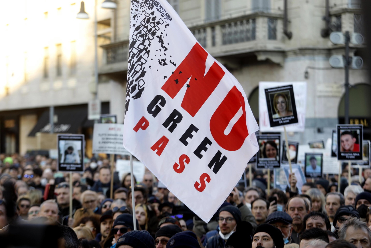 folla di manifestanti