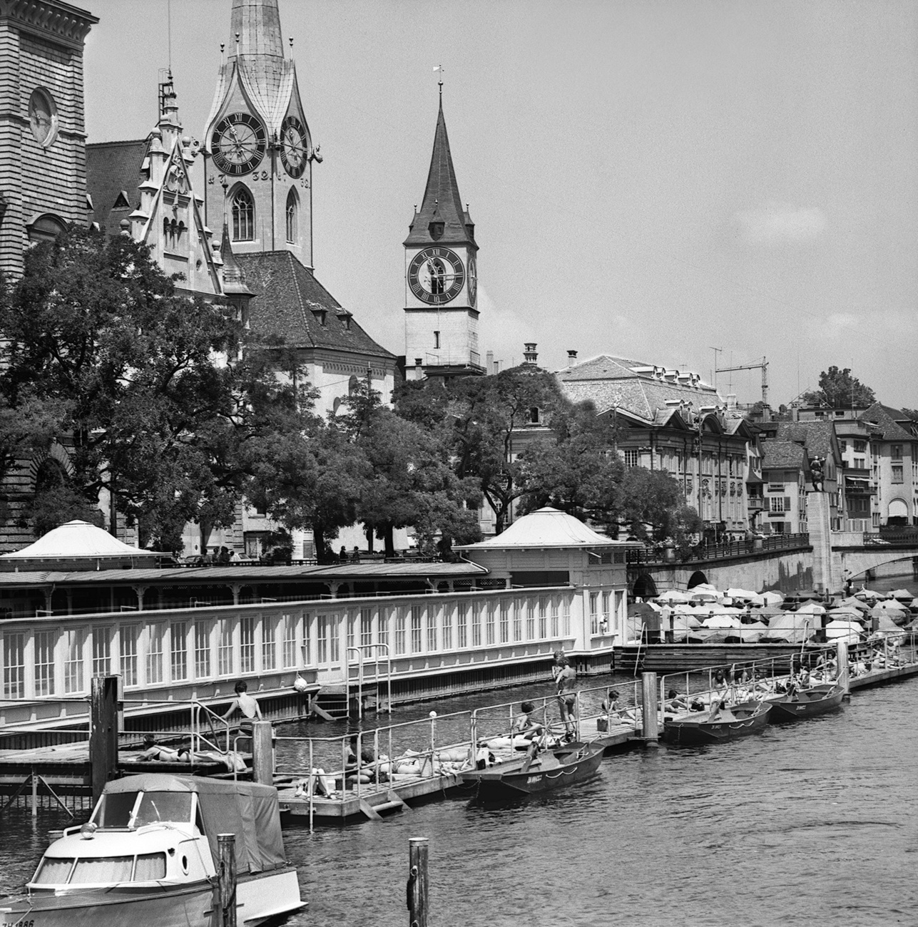 Historisches Bild der Frauenbadi in Zürich
