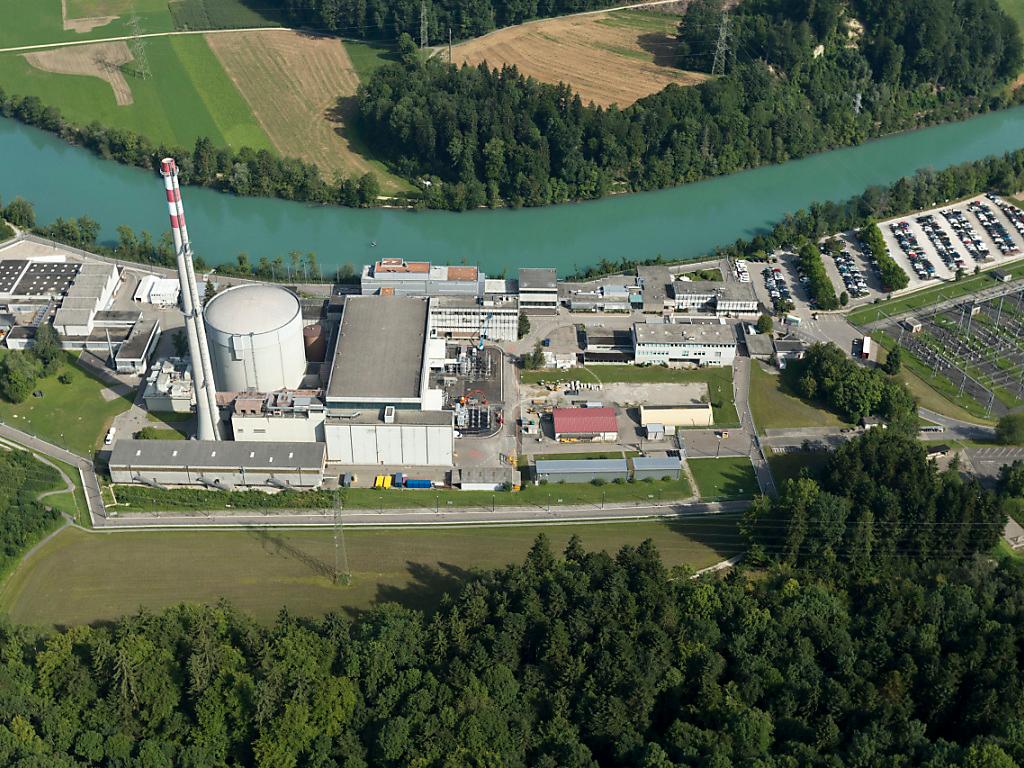 Atomkraftwerk am Fluss
