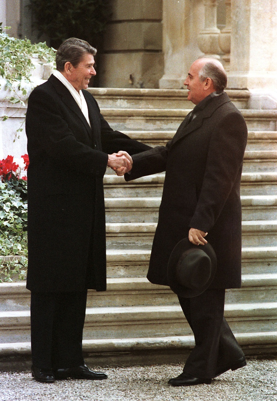 rencontre entre Ronald Reagan et Mikhail Gorbatchev à Genève