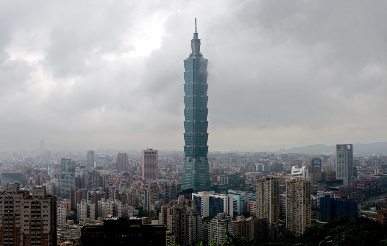 台北101 。台北金融中心是台灣最高的建築，也是經濟實力的一個像徵。