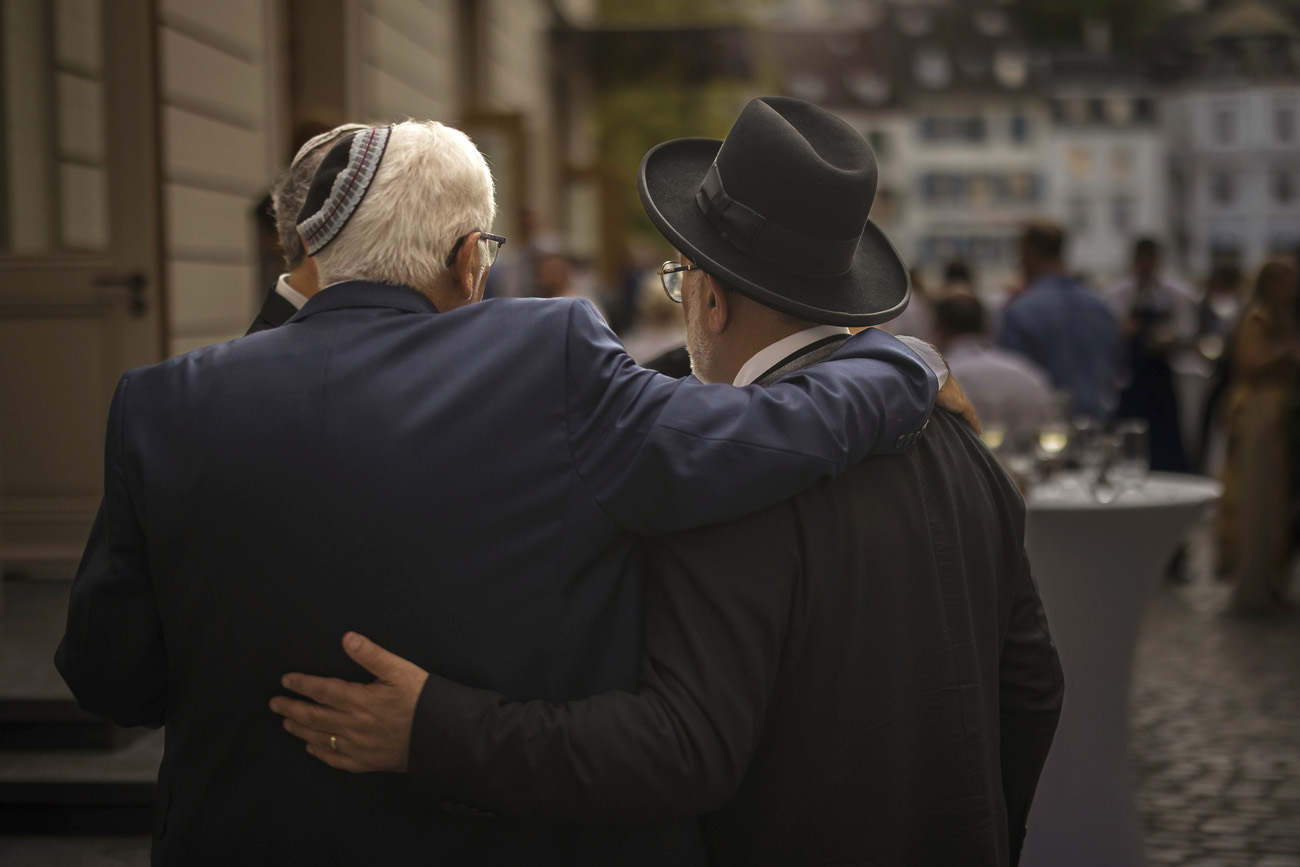 Umarmung am Zionistenkongress
