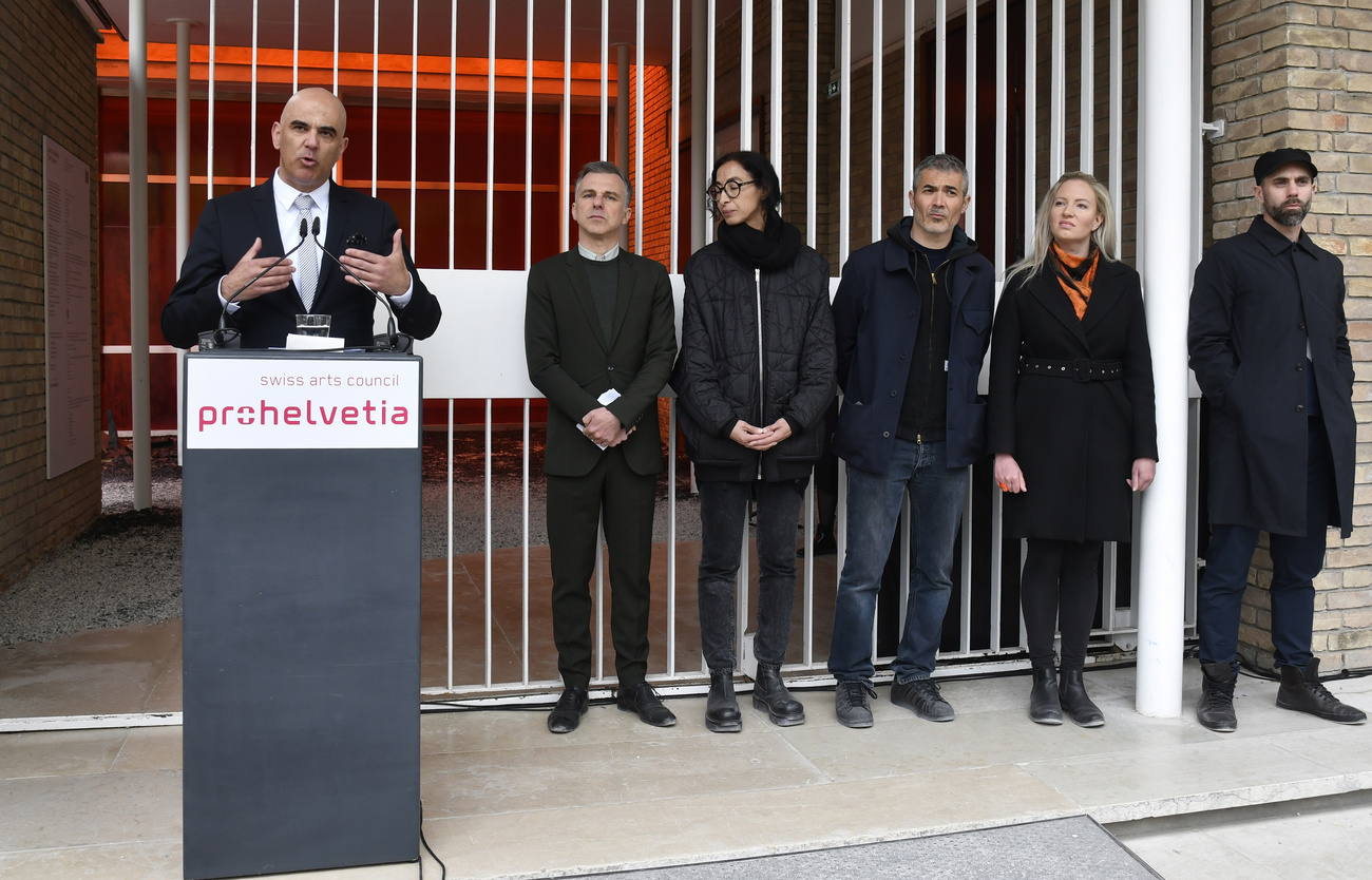 Von links: Alain Berset, Philippe Bischof, Latifa Echakhch, Francesco Stocchi, Anne Weckstroem, Alexandre Babelanne