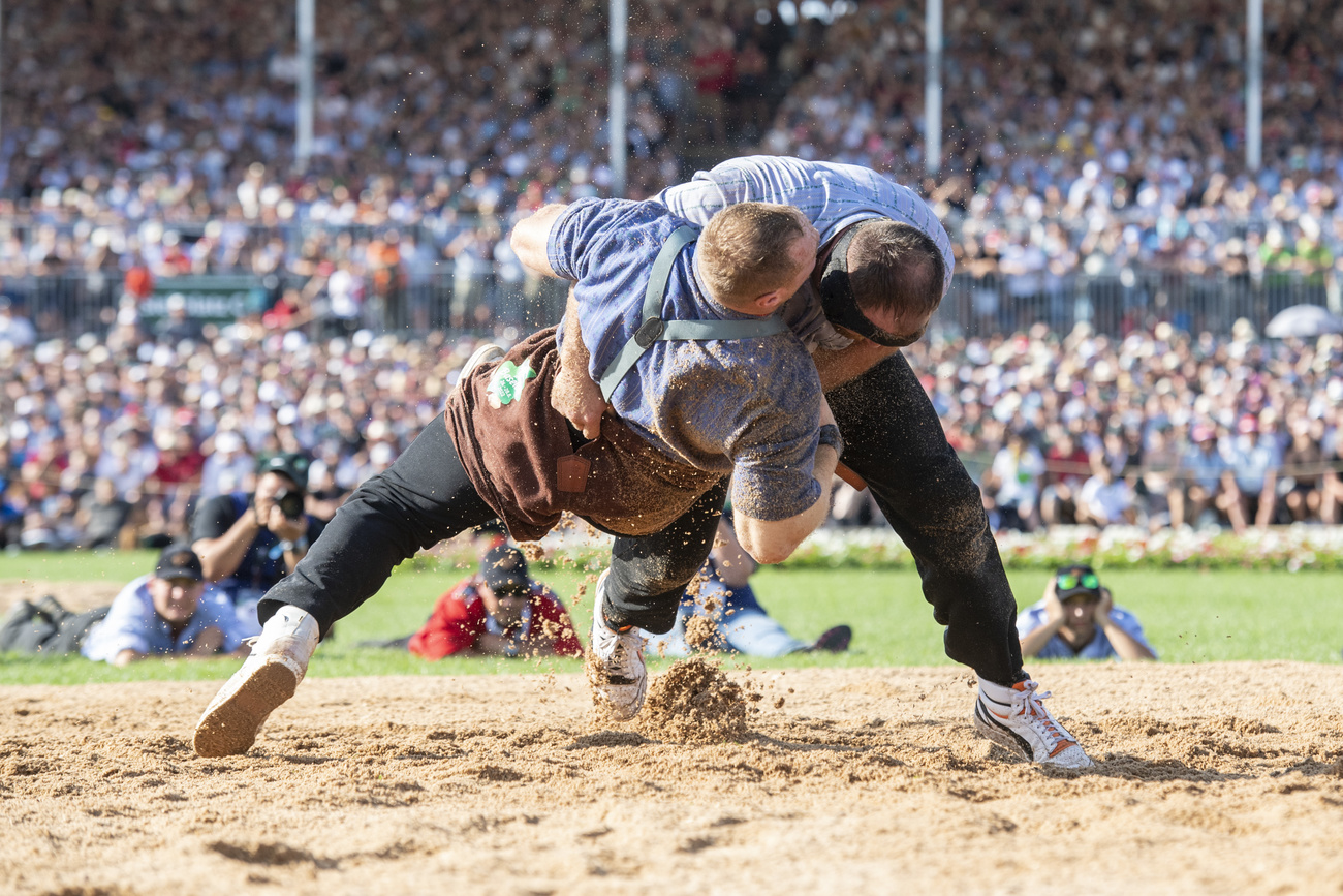 Schweizer Ringen Hundreds of thousands attend triennial Swiss wrestling games - SWI ...