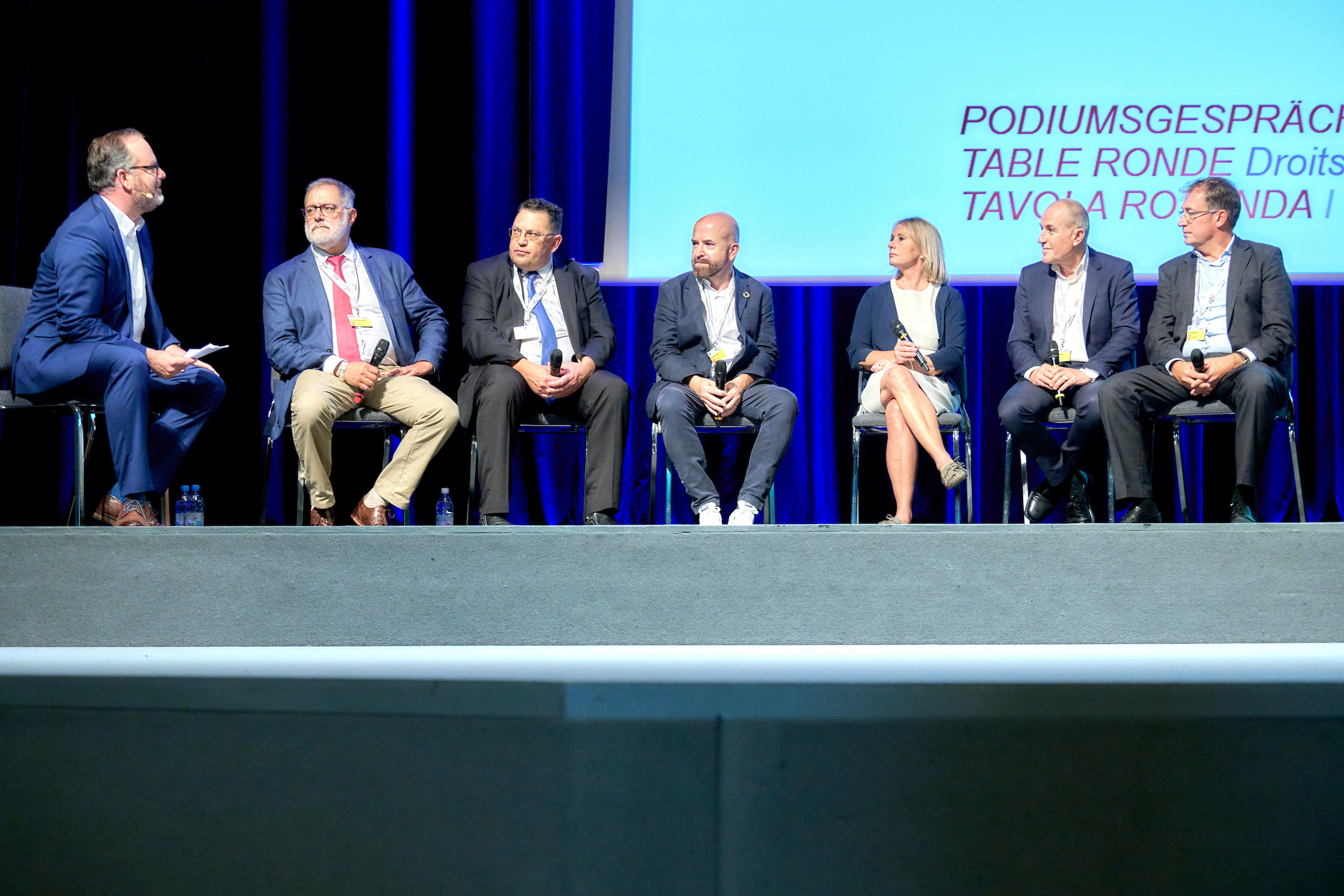 podio congresso svizzeri all estero