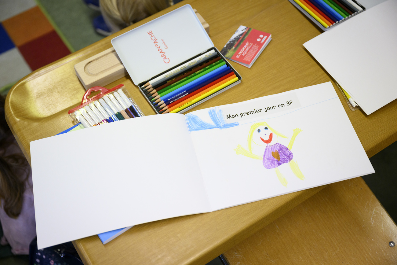 Dessin sur un banc d école