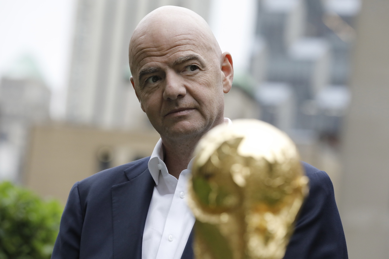 L indagine contro il presidente della FIFA Infantino si estende a un altro magistrato della procura federale.