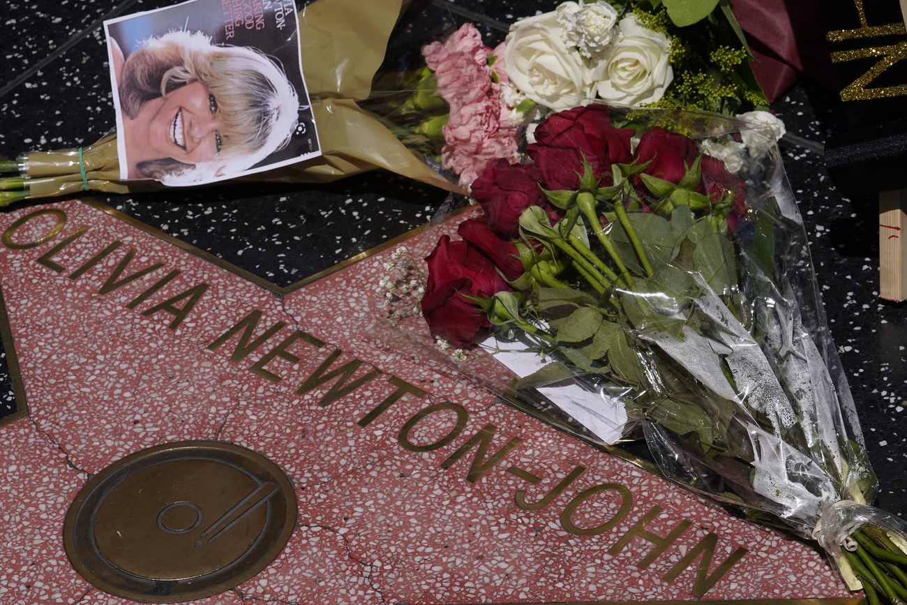 la stella di olivia newton john sulla walk of fame