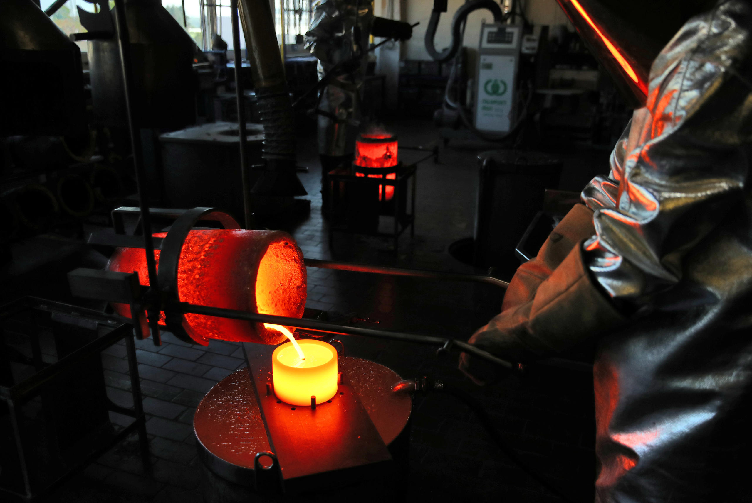 derritiendo el oro en un proceso de fábrica