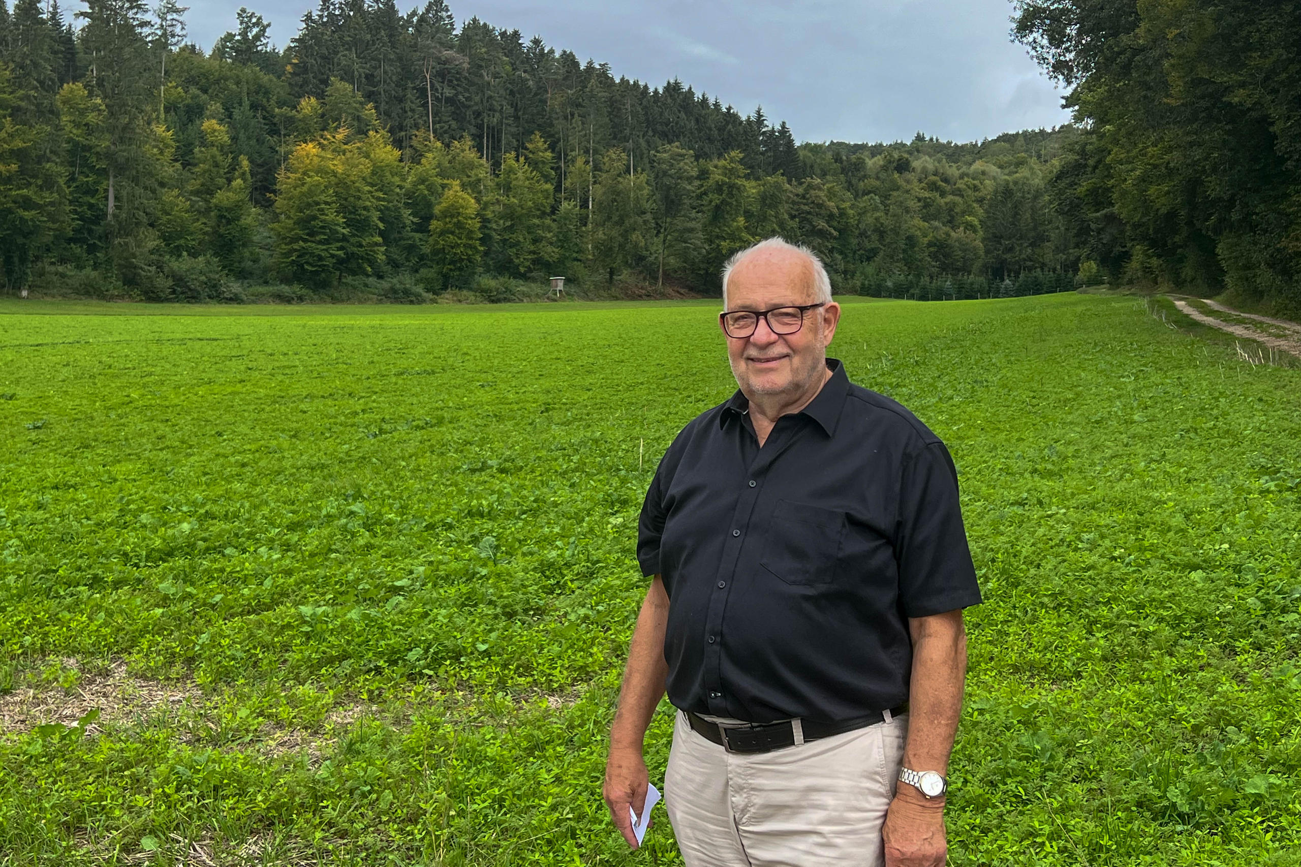 Ein alter Mann vor dem Standort für ein Atomendlager, in Haberstal, Schweiz.