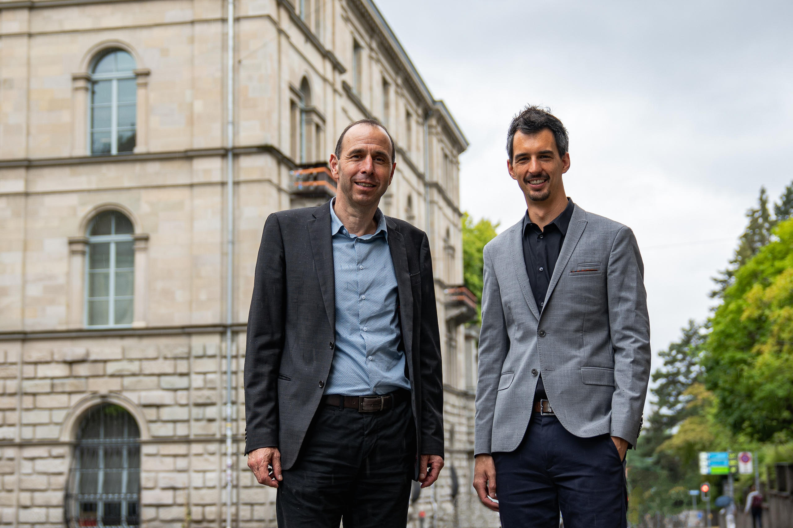 Tobias Straumann und Geldcast-Host Fabio Canetg.