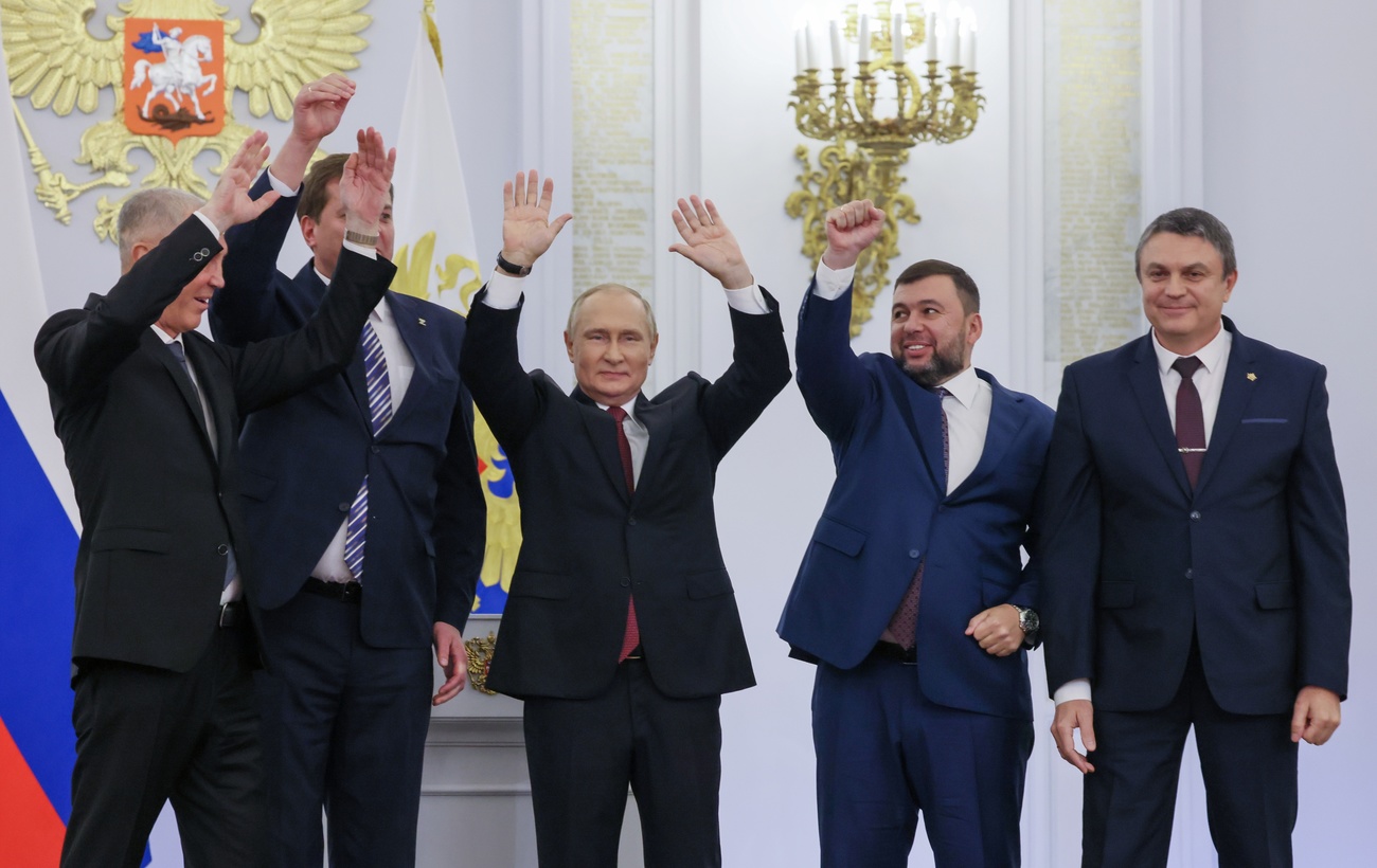 Putin com cabeças de regiões anexas