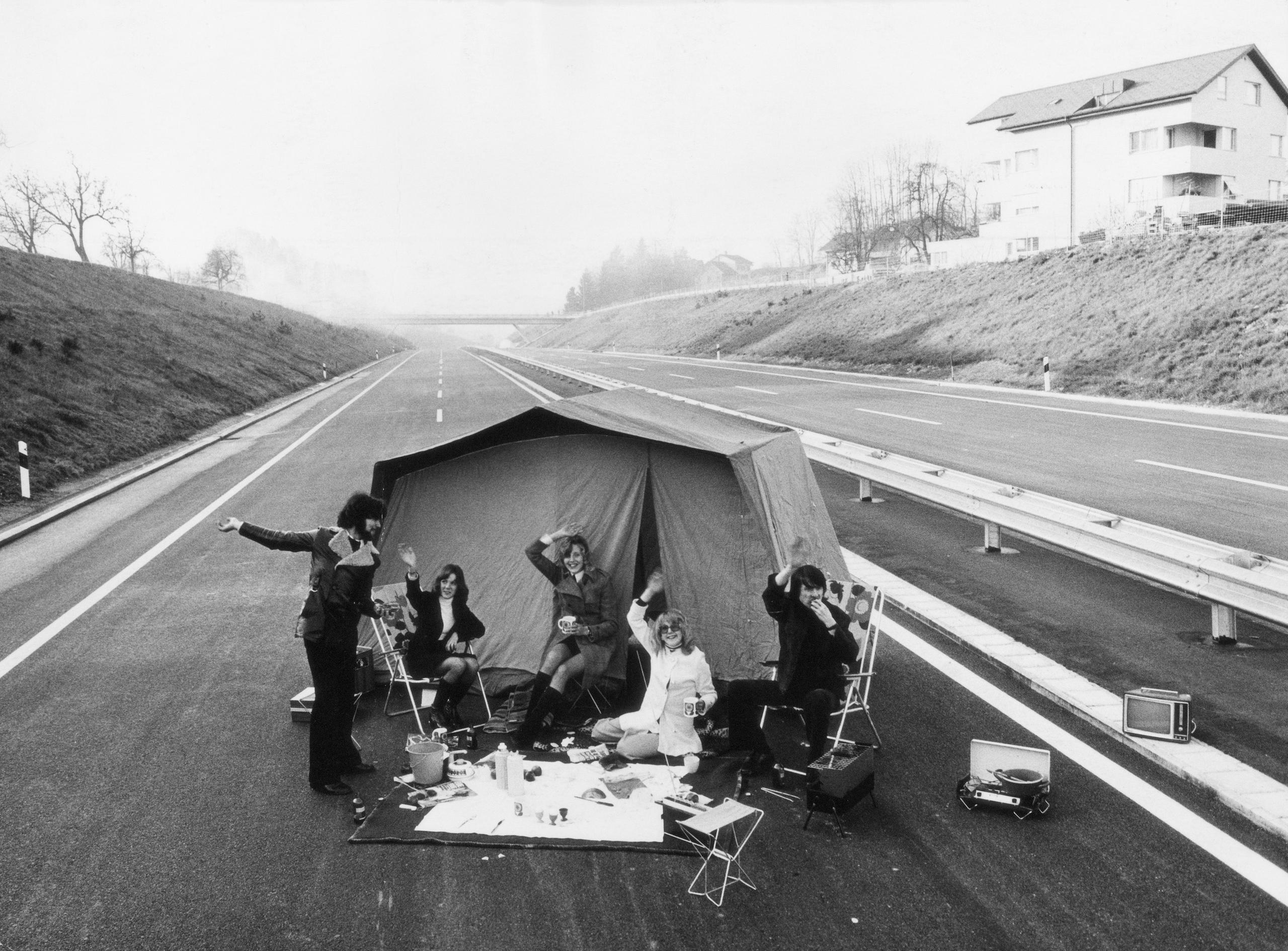 Zelten auf der Autobahn