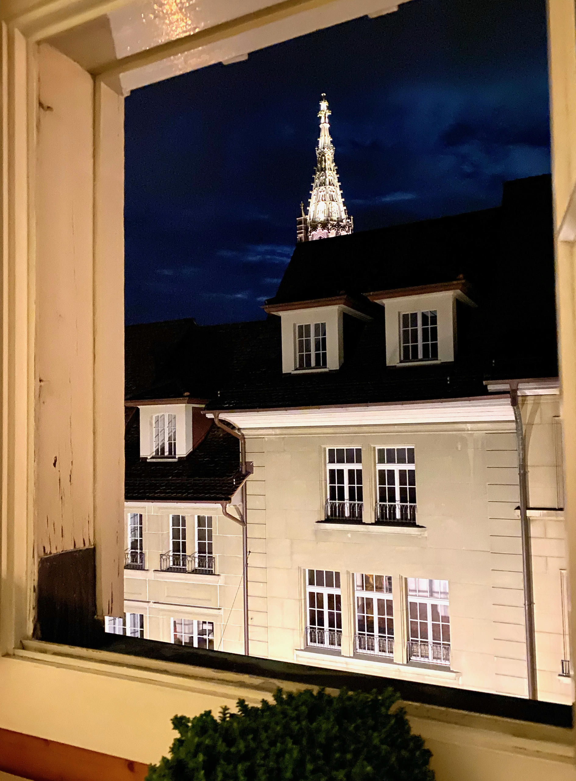 Blick aus der neuen Wohnung in der unteren Altstadt aufs Berner Münster