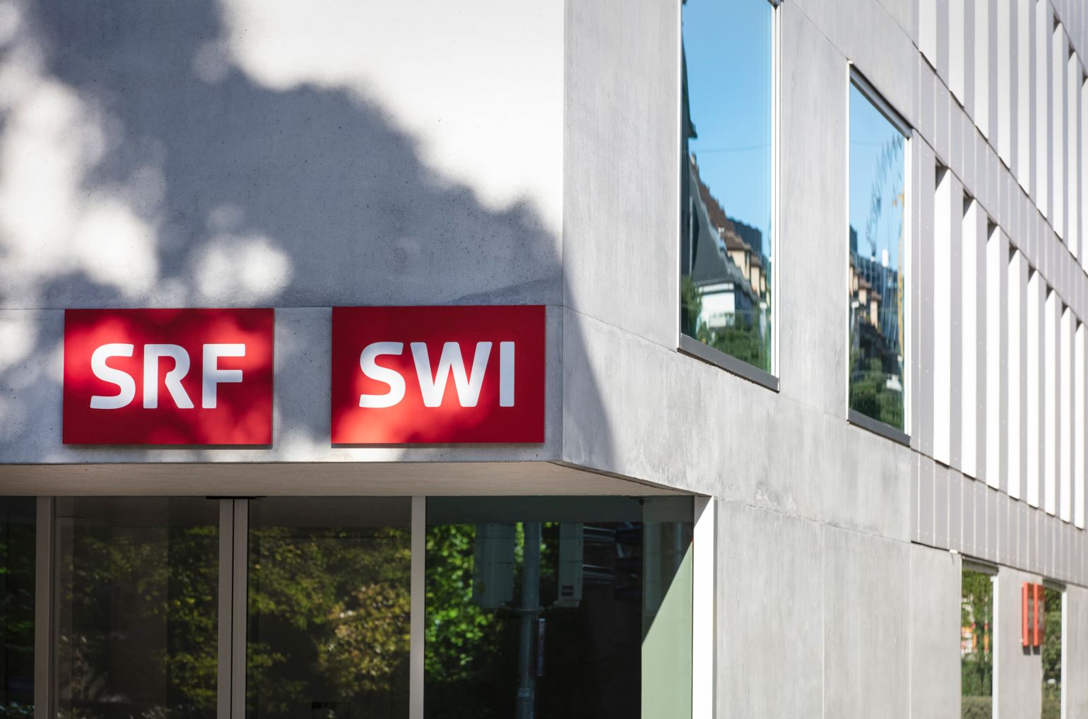 Haus mit Anschrift SRF SWI