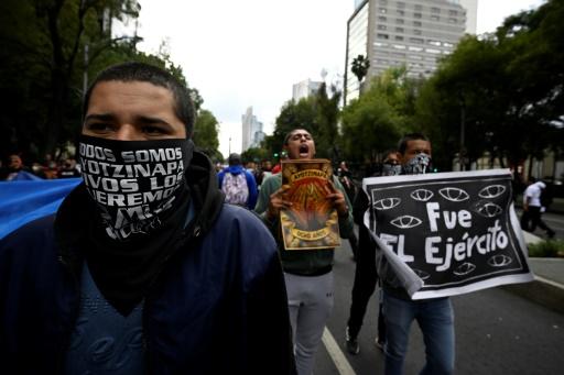 Miles marchan en México a ocho años de la desaparición de 43 ...