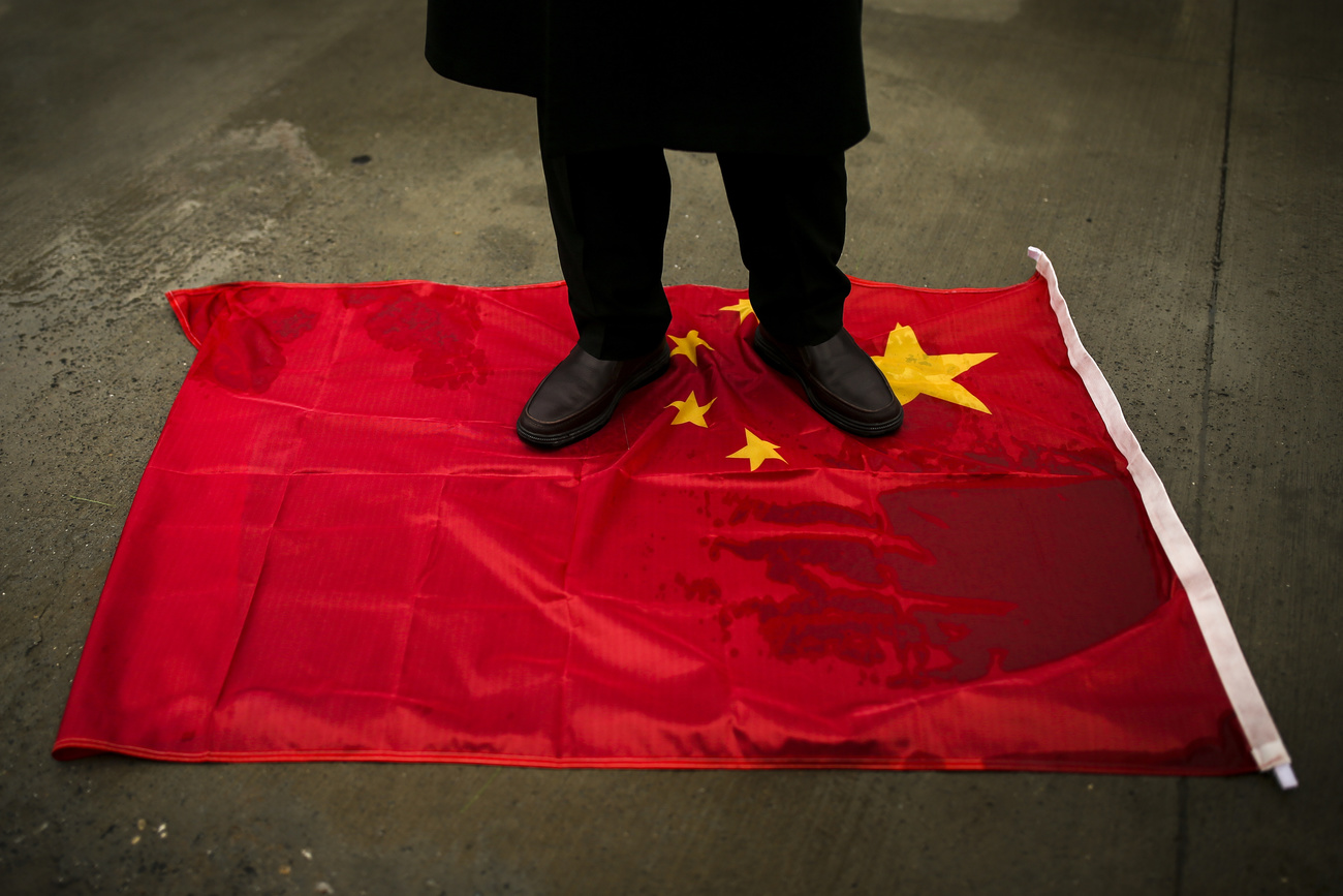 Drapeau chinois piétiné