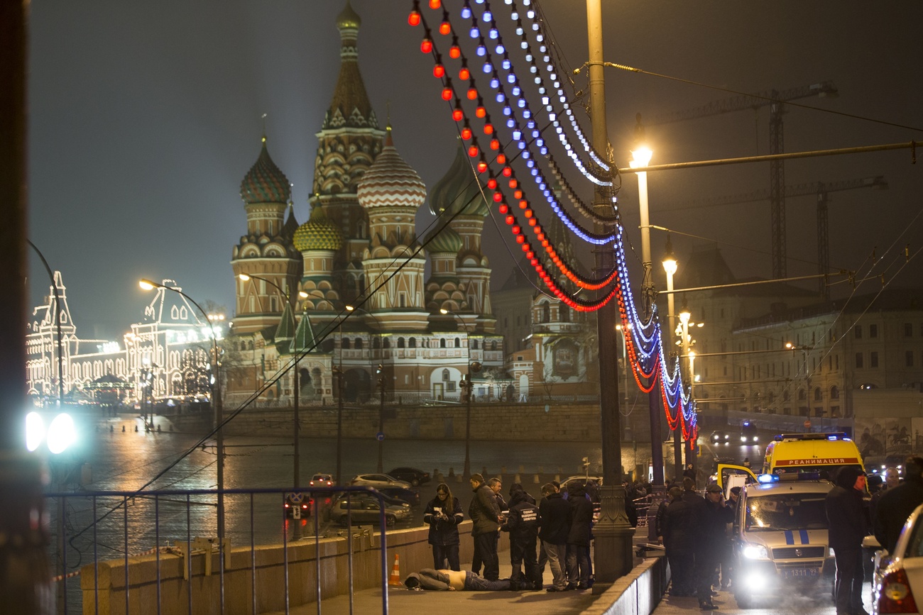 Secours sur un pont près du Kremlin