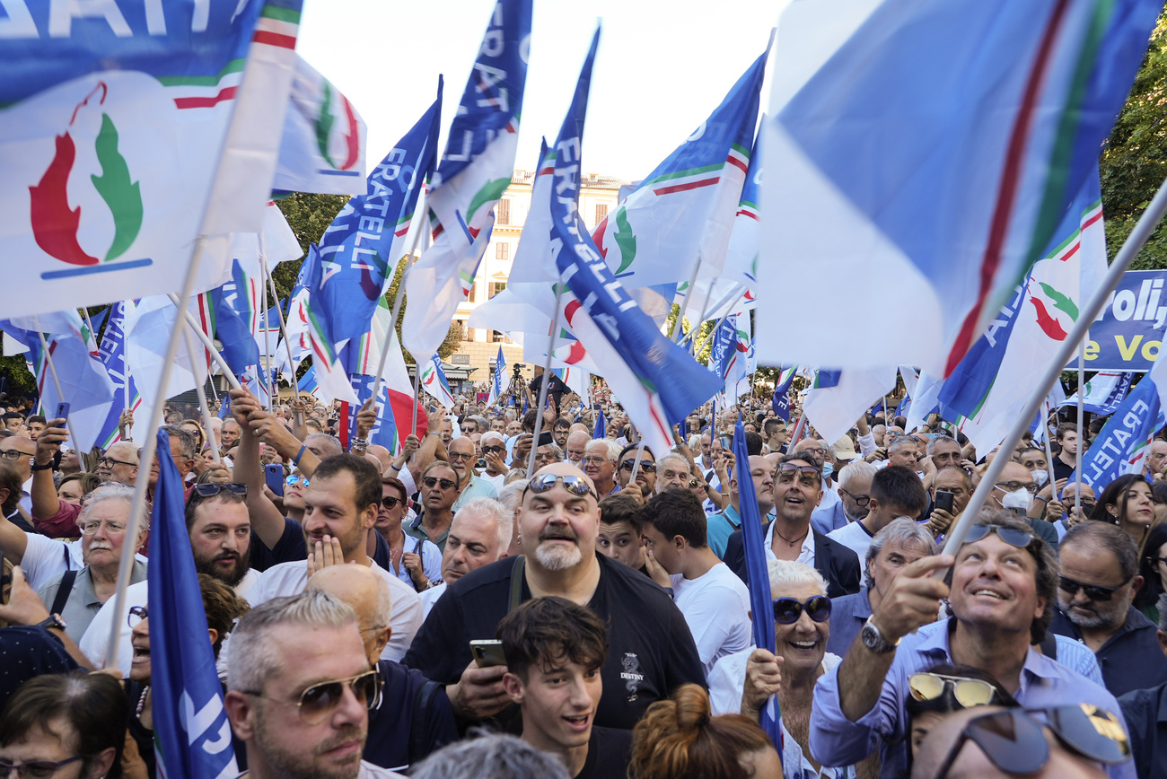 Migliaia di persone in piaza per Fratelli d Italia