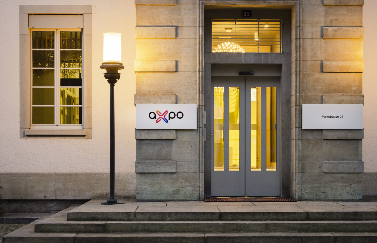 La sobria entrata della sede principale di Axpo a Baden.