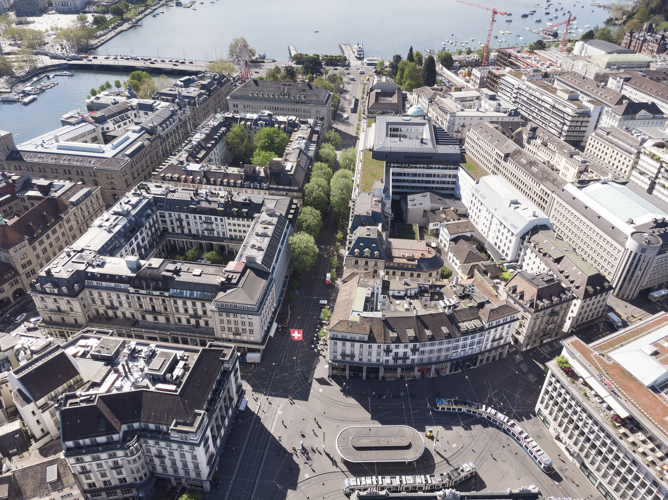 Paradeplatz, il cuore finanziario di Zurigo, vista dall alto.