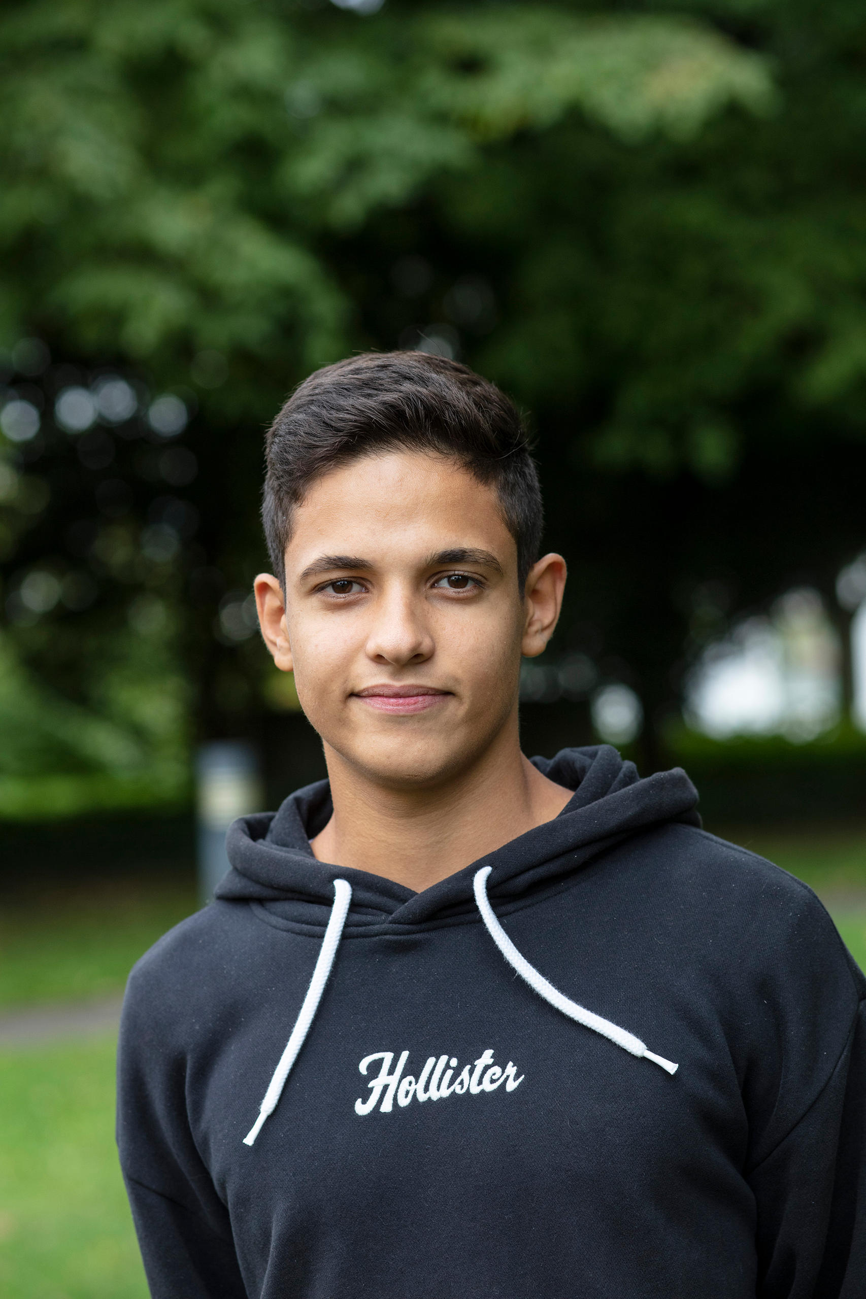 Fotografía retrato de un chico joven de unos 16 años