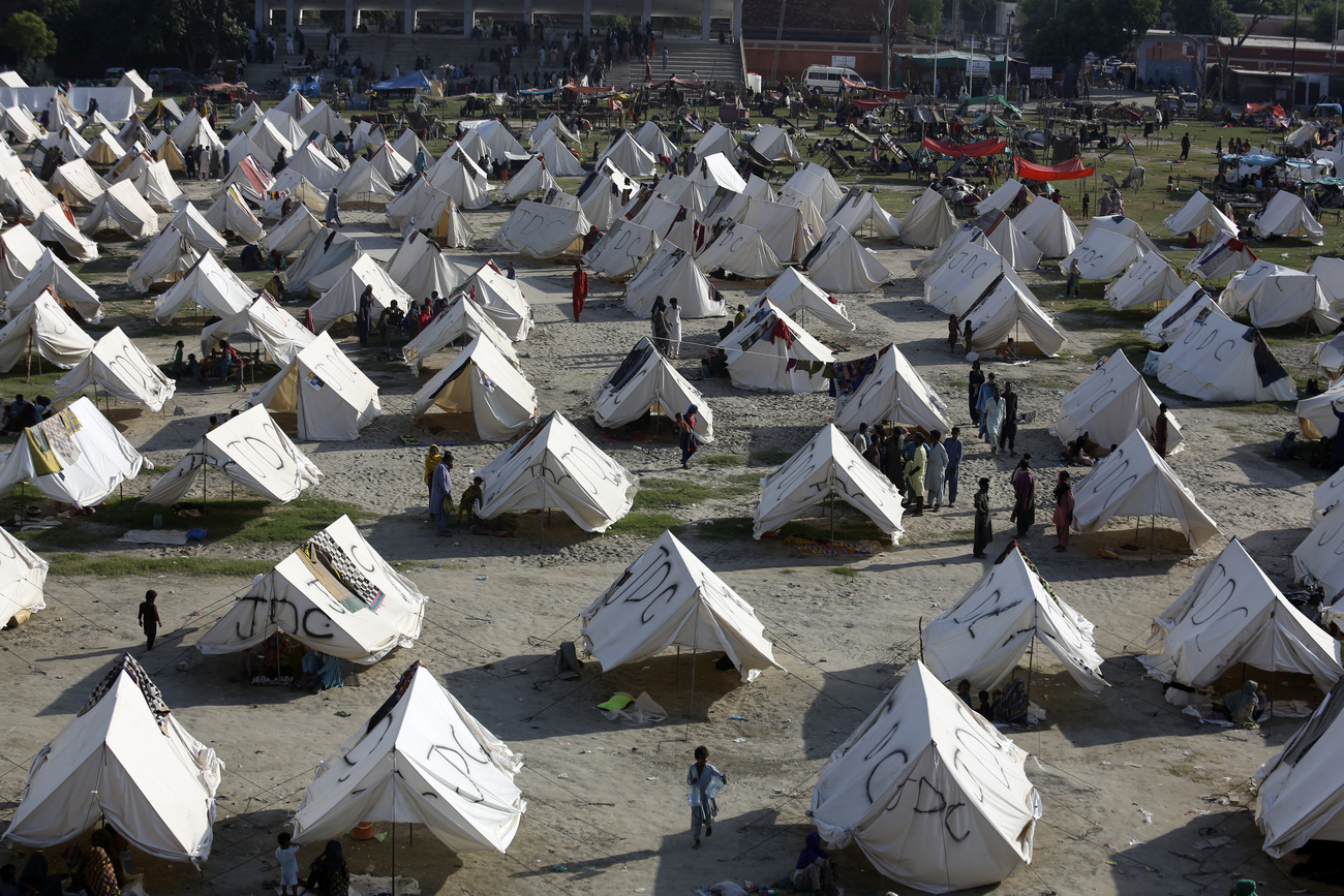 Pessoas que vivem em tendas no Paquistão