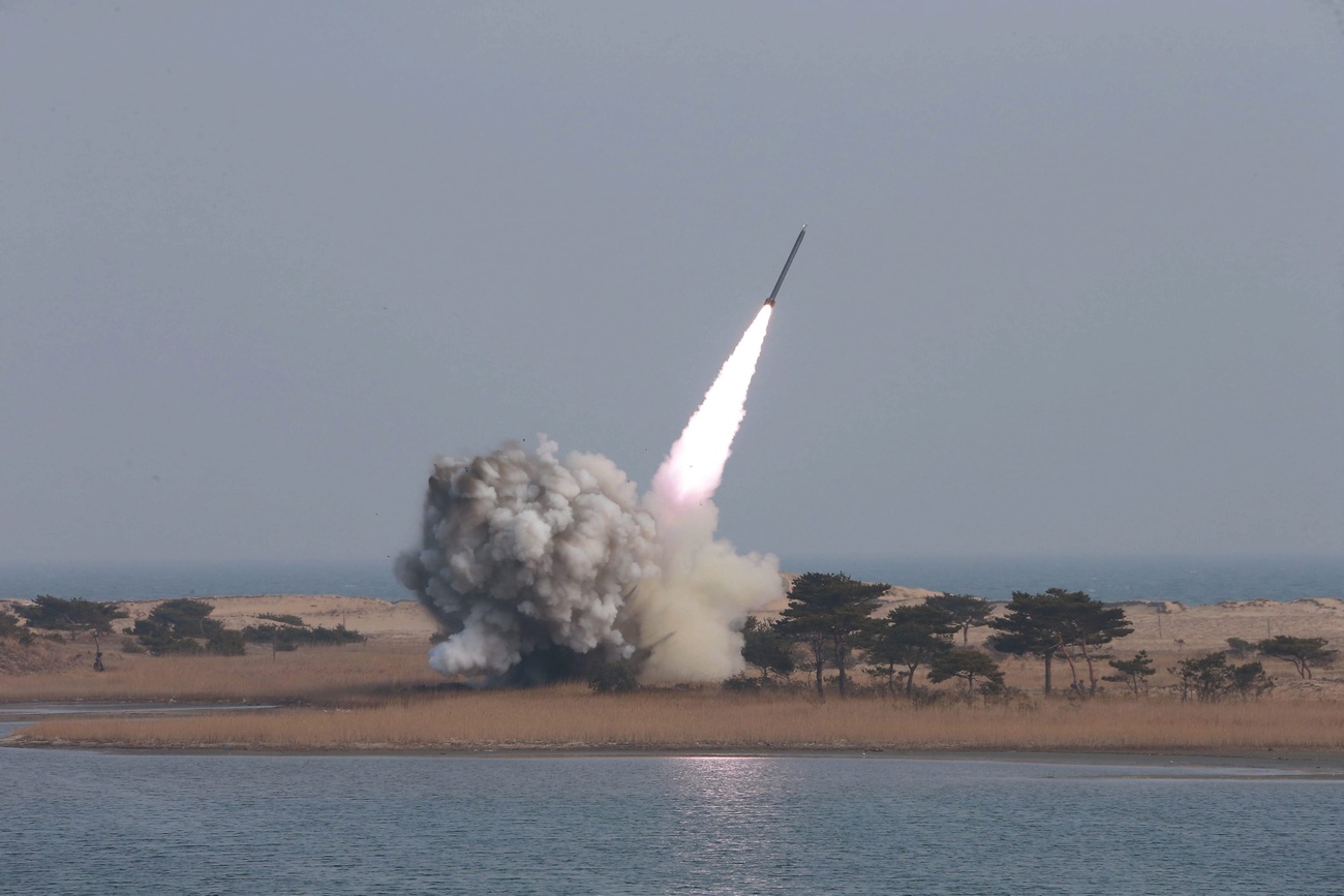 The MTCR agrees on export rules for ballistic missile technology.