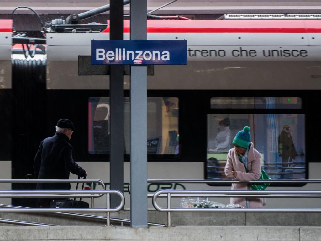 Treni fermi per un'ora in Ticino, traffico ripreso ma ancora disagi