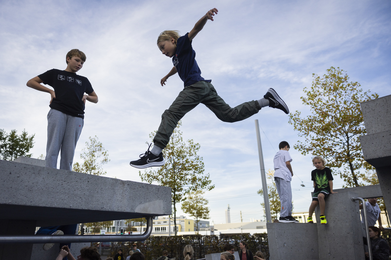Children on parkour course.