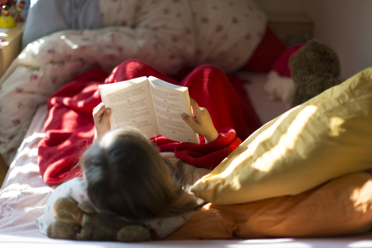 Ein Mädchen am Lesen