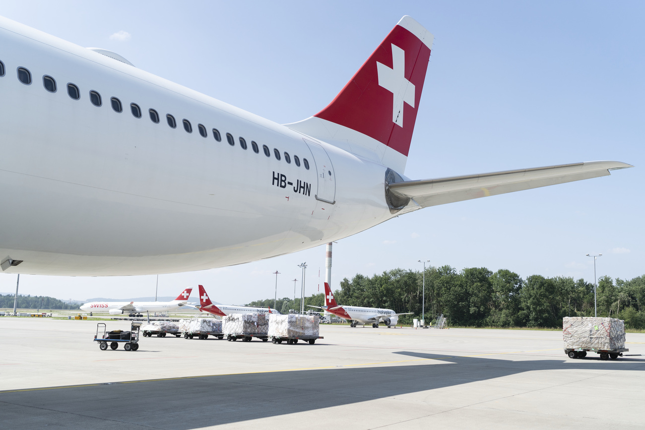 Avião SWISS com logotipo