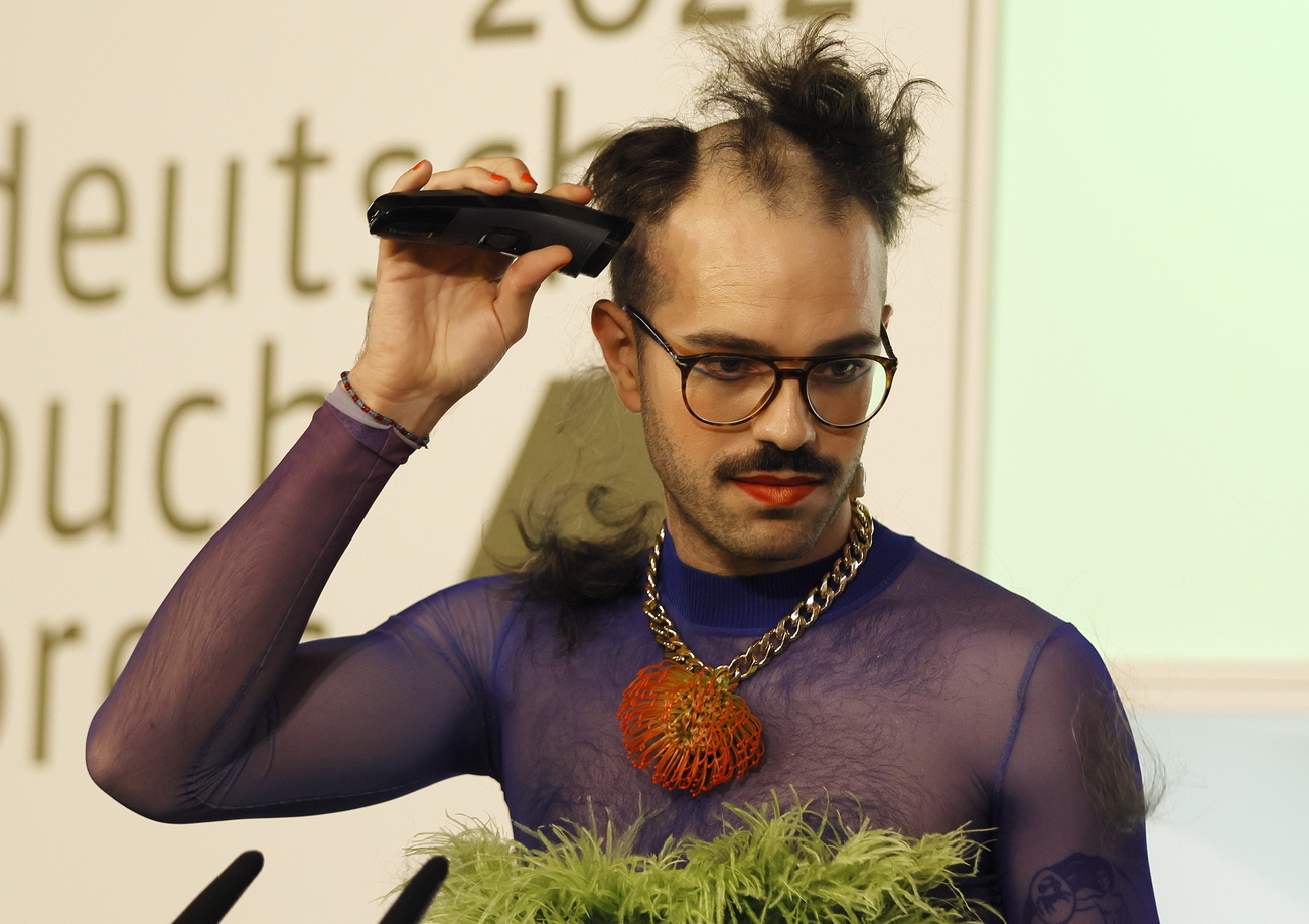 Book winner cutting hair