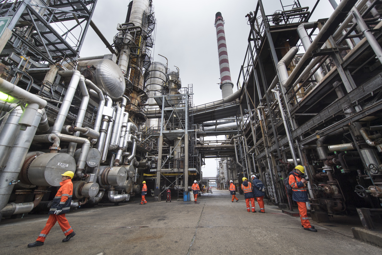 refinaria de petróleo cressier no cantão de Neuchâtel.