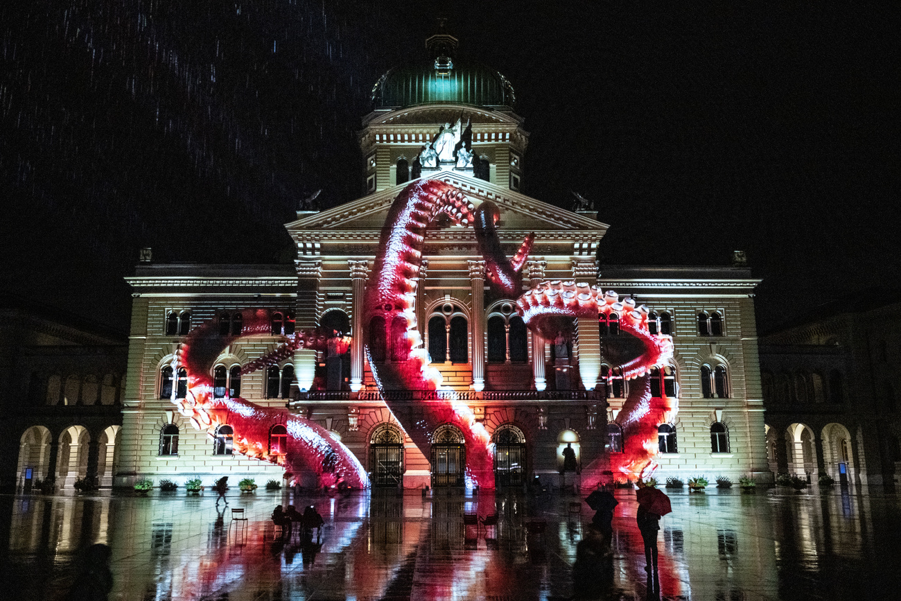 luces proyectadas sobre la fachada del Palacio Federal