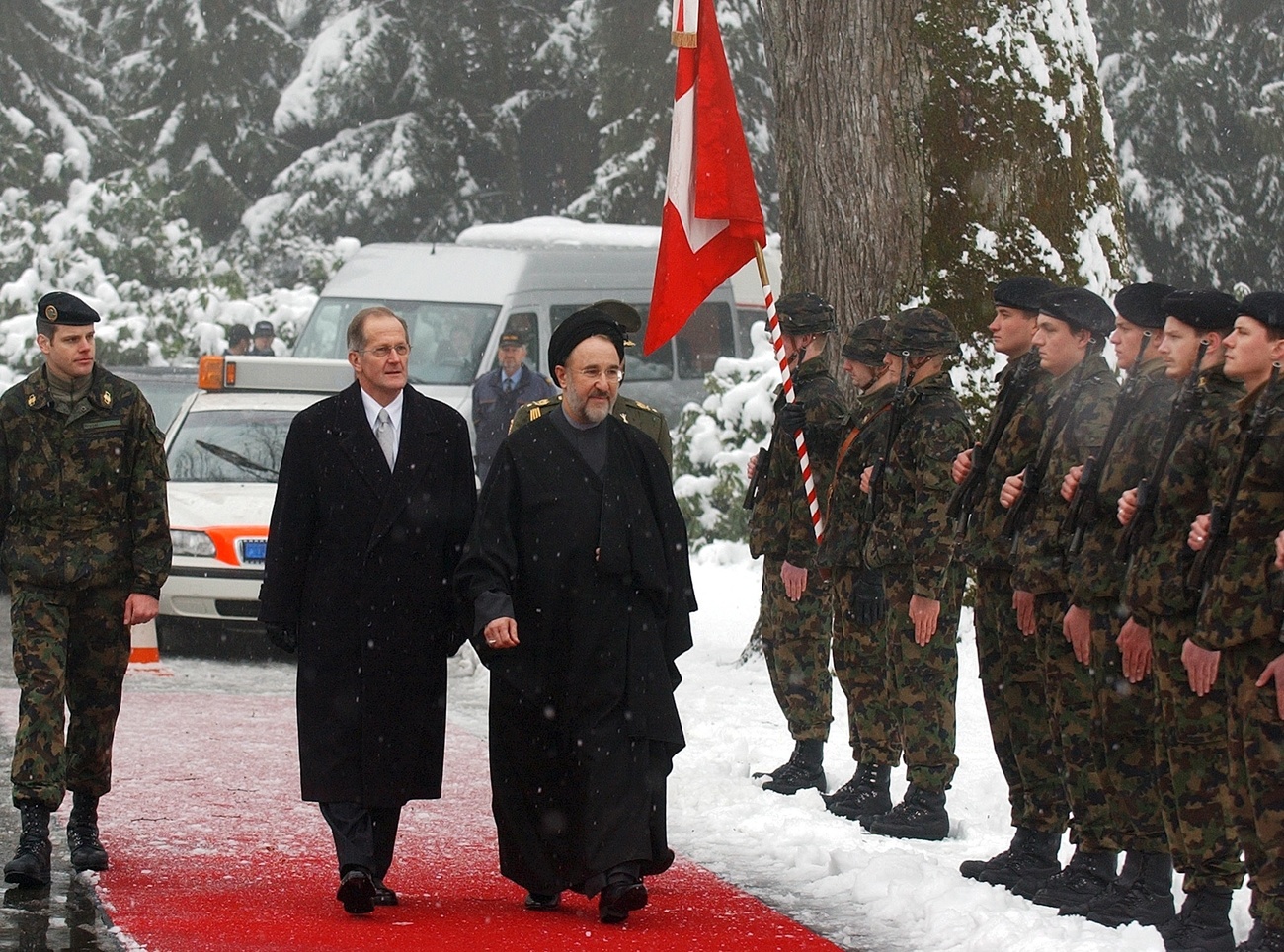 Valuable access to Geneva and the WEF in Davos: Iranian President Mohammad Khatami with Swiss Federal President Joseph Deiss in Bern in 2004.
