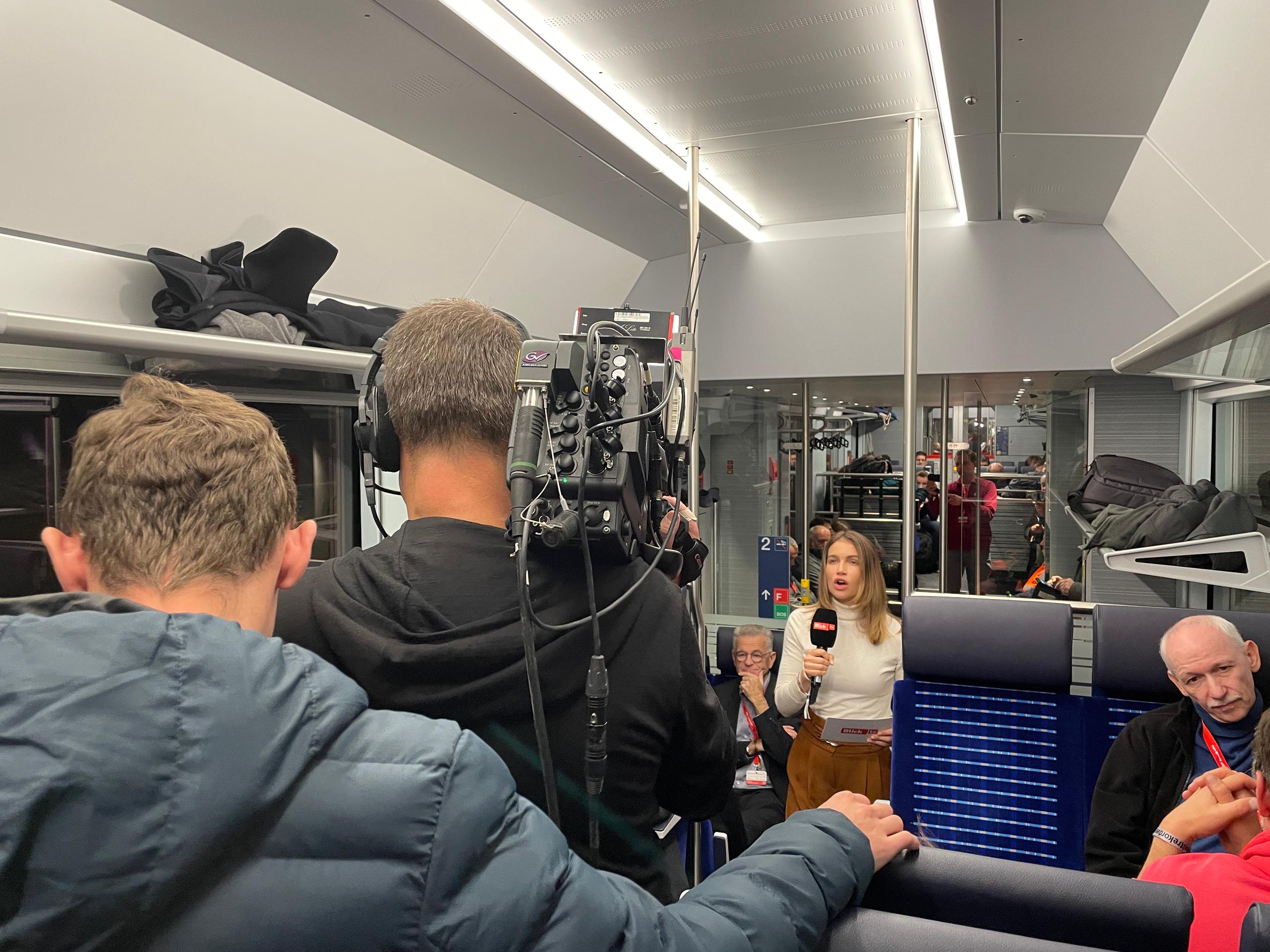 BlickTV grew ready for the livestream on board of the train