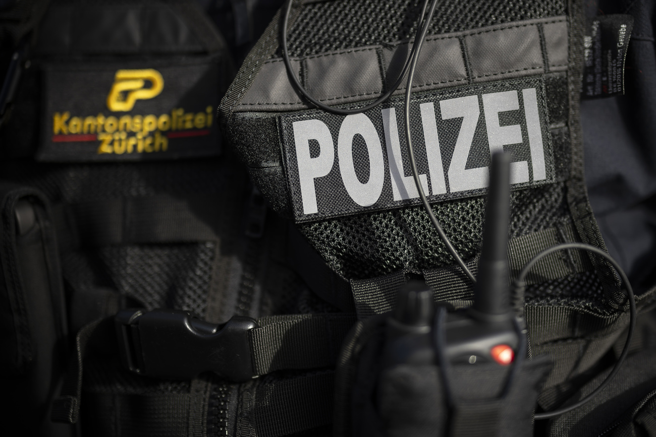 Zurich police officer