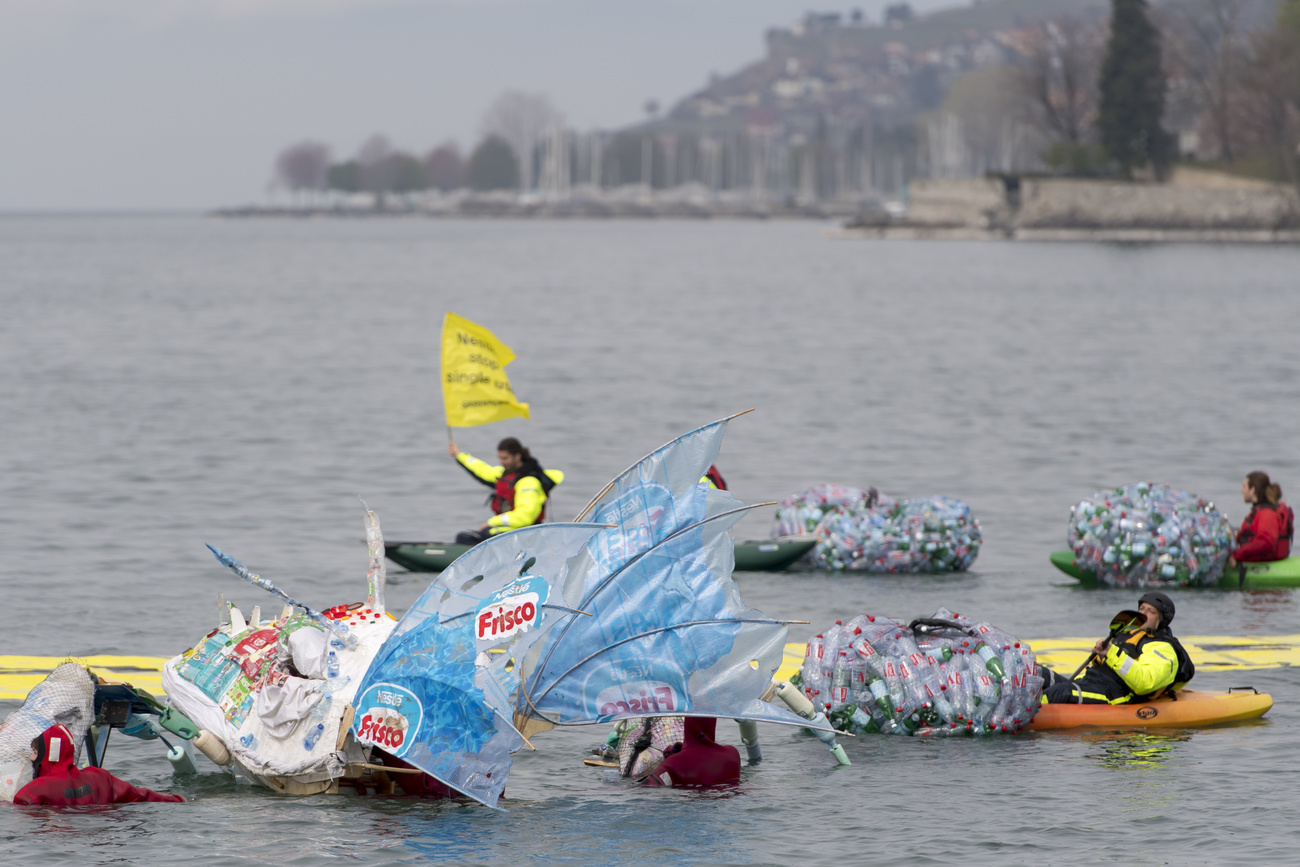 Manifestantes do Greenpeace