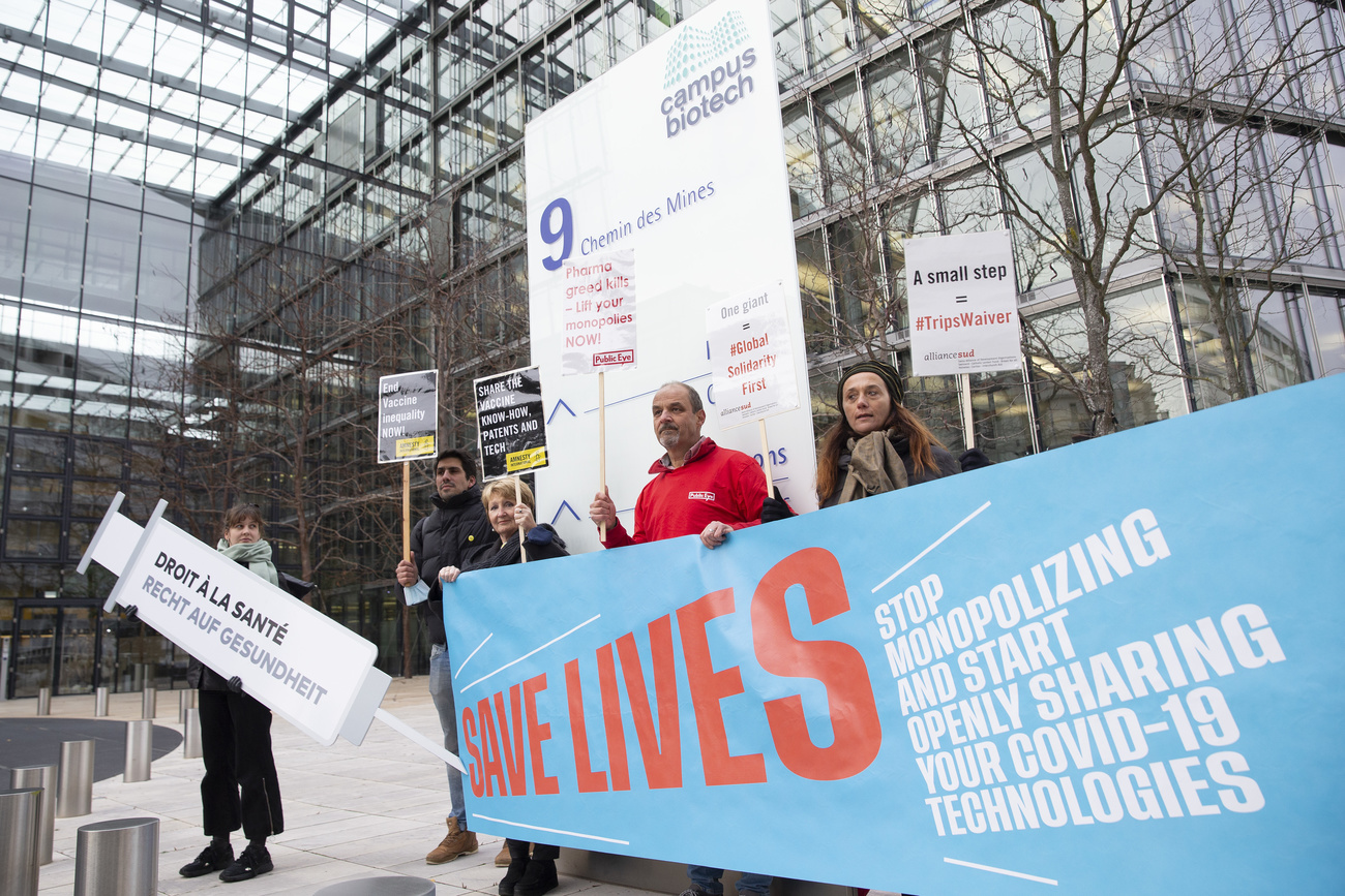 protesta contro brevetti scientifici