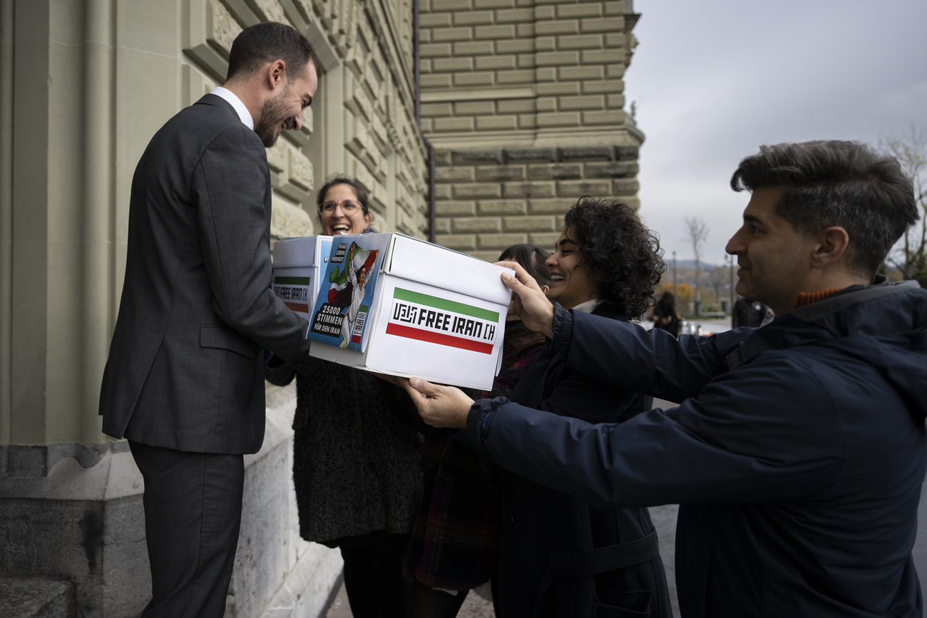 Handing signatures into the chancellery