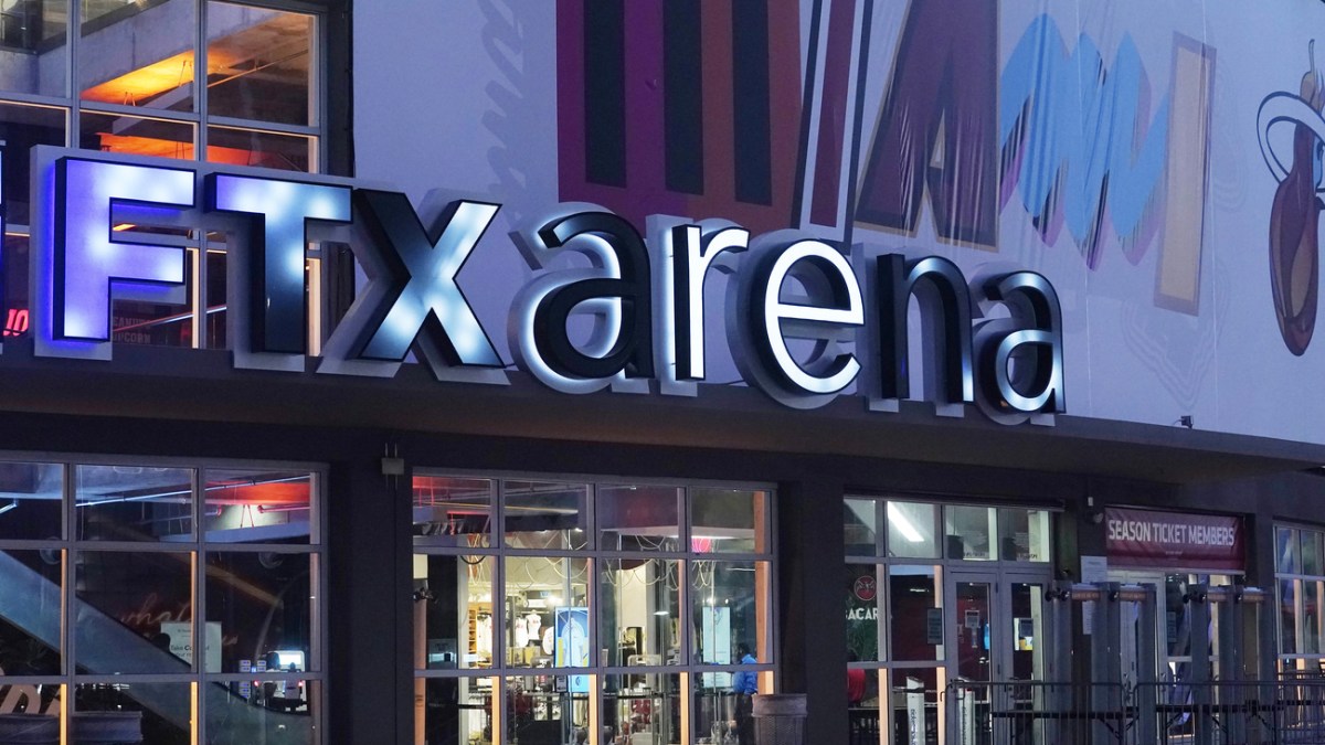 Can Switzerland benefit from the FTX crypto crash? - SWI swissinfo.ch