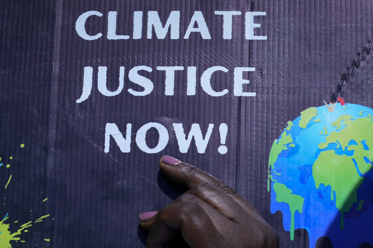 scritta climate justice now