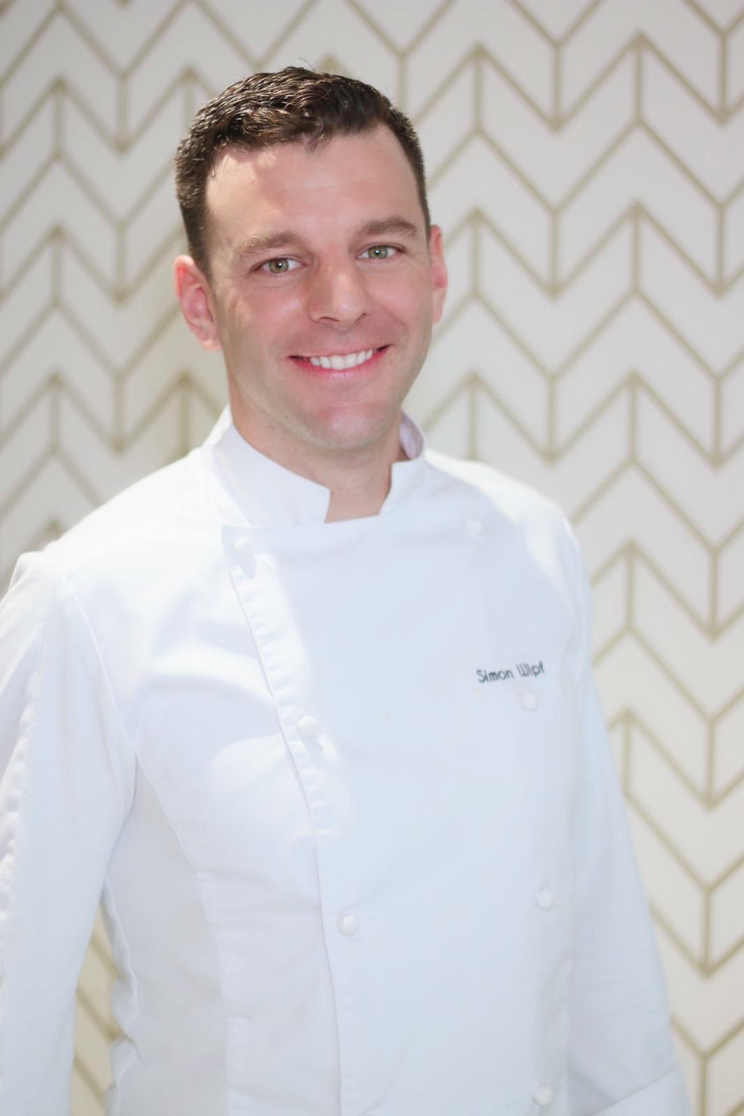 El suizo Simon Wipf con su uniforme de cocina.
