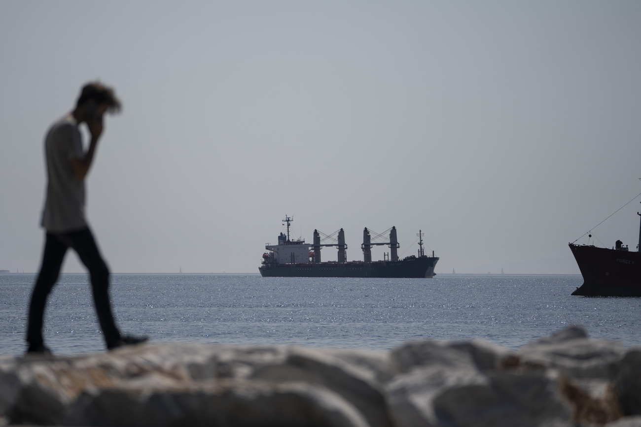 Un bateau transportant des céréales en mer Noire
