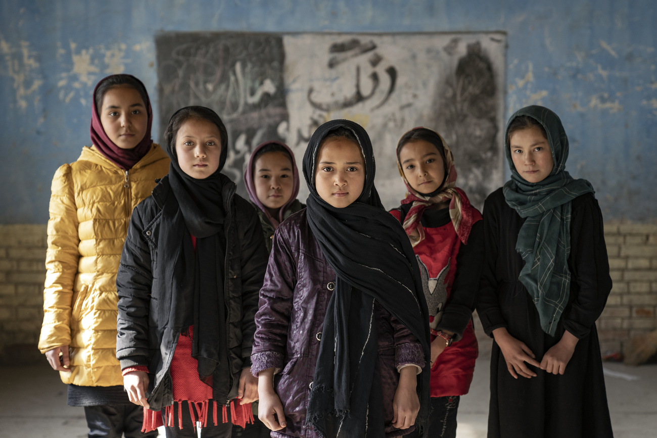 تلميذات أفغانيات داخل فصل دراسي في كابول