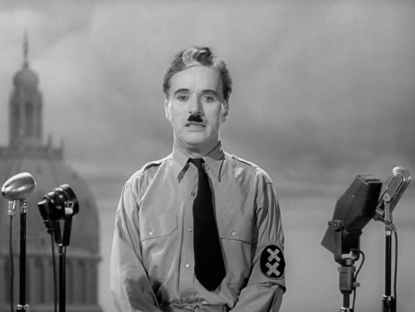 Кадр из фильмв Чарли Чаплина «Великий диктатор»