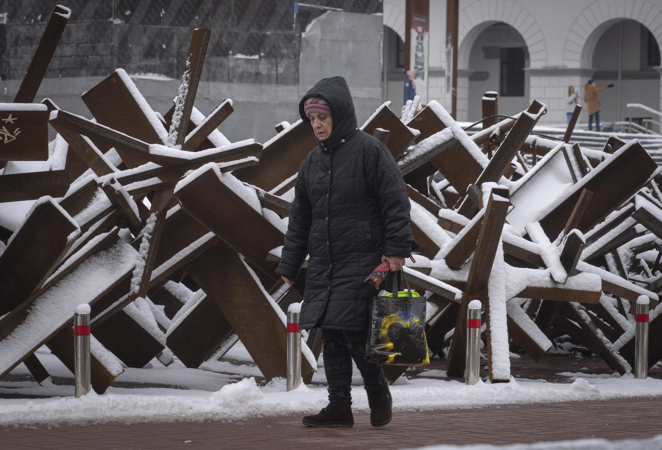 Mulher ucraniana na neve